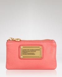 Crafted from leather with a logo plaque, this key pouch from MARC BY MARC JACOBS is a mini statement piece. Crafted from leather with a logo plaque, this key pouch from MARC BY MARC JACOBS is a mini statement piece.