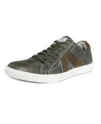 Set your style to cruise control with the never-fail fresh feel of these weekend-ready leather men's sneakers from GUESS?. Set your style to cruise control with the never-fail fresh feel of these weekend-ready leather men's sneakers from GUESS?.