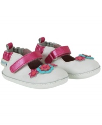 Strapped for style. She'll be a budding fashionista in these fun Robeez shoes designed for comfort and muscle development. Strapped for style. She'll be a budding fashionista in these fun Robeez shoes designed for comfort and muscle development.
