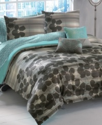 Fit for any jungle princess, Roxy's Huntress duvet cover set mixes tropical blooms and a smart plaid for a look that brings surf style home. Reverses to solid turquoise. Fit for any jungle princess, Roxy's Huntress duvet cover set mixes tropical blooms and a smart plaid for a look that brings surf style home. Reverses to solid turquoise.
