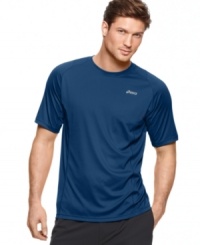 Get back in the game with the top-notch performance capabilities of this tee from Asics. Get back in the game with the top-notch performance capabilities of this tee from Asics.
