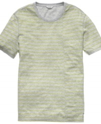 Relax. With this t-shirt from Calvin Klein in your collection you won't need to think about your casual style. Relax. With this t-shirt from Calvin Klein in your collection you won't need to think about your casual style.