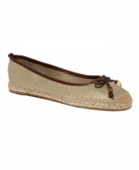 Known for bringing instant sophistication, MICHAEL Michael Kors works his magic on classic espadrilles with this flat Meg design.