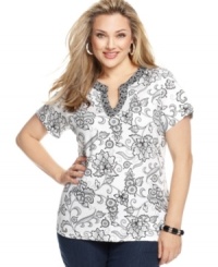 Pair your causal bottoms with Karen Scott's short sleeve plus size top, featuring a lively print. Pair your causal bottoms with Karen Scott's short sleeve plus size top, featuring a lively print.