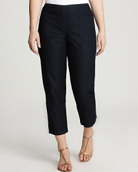Stretch organic cotton is minimally styled into a slim ankle silhouette for modern versatility.