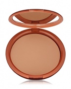 Give yourself a heavenly shimmer glow with this luminous powder bronzer. Sweep over face, shoulders, décolletage or wherever you want a glamorous highlight. Oil-free.