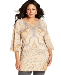 Top off your leggings with Alfani's three-quarter sleeve size tunic, accented by an appliqued neckline. Top off your leggings with Alfani's three-quarter sleeve size tunic, accented by an appliqued neckline.