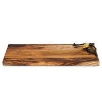 A uniquely shaped cutting board that takes its inspiration from the form and texture found in foliage on a trip to Sorrento. Ideal for cutting up fruit, bread or cheese.