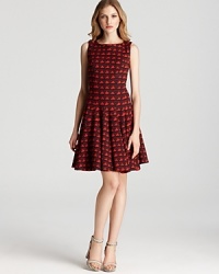 Issa London's fit and flare dress gets set for fall in a thick jacquard knit, showcasing a modern, geometric pattern. Issa London's fit and flare dress gets set for fall in a thick jacquard knit, showcasing a modern, geometric pattern.