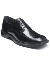 Want to build the perfect look from the ground up? Start with these classic bike toe oxford men's dress shoes from Kenneth Cole for a smooth, stylish foundation. Want to build the perfect look from the ground up? Start with these classic bike toe oxford men's dress shoes from Kenneth Cole for a smooth, stylish foundation.