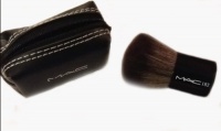 MAC 182 KABUKI BUFFER BRUSH + FREE POUCH MAC 182 KABUKI BUFFER BRUSH + FREE POUCH