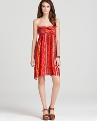 Emblazoned with an eclectic print, this Laundry by Shelli Segal strapless dress goes from beach escapade to cocktail hour in effortless style. Emblazoned with an eclectic print, this Laundry by Shelli Segal strapless dress goes from beach escapade to cocktail hour in effortless style.