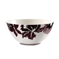 An intensive and bright dark red color that stands out on the pure white of the porcelain is the main feature of the refined fantasy of flowers and fruits that represent the décor of the Claret dinnerware collection. An intensive and bright dark red color that stands out on the pure white of the porcelain is the main feature of the refined fantasy of flowers and fruits that represent the décor of the Claret dinnerware collection.