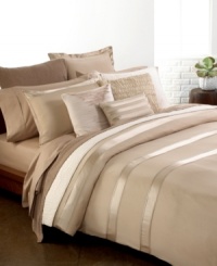 It's all in the details! This Essentials Vapour bedskirt from Donna Karan adds an extra layer of elegance to your bed with 410-thread count Egyptian cotton percale and saddle stitch details. It's all in the details! This Essentials Vapour bedskirt from Donna Karan adds an extra layer of elegance to your bed with 410-thread count Egyptian cotton percale and saddle stitch details.