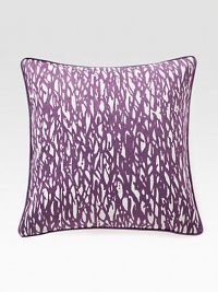 An inviting addition to the bed, sofa or chair, designed with a signature print inspired by nature and finished with the texture of detailed embroidery.Piped edges18 X 18Embroidered cottonSpot cleanImported An inviting addition to the bed, sofa or chair, designed with a signature print inspired by nature and finished with the texture of detailed embroidery.Piped edges18 X 18Embroidered cottonSpot cleanImported