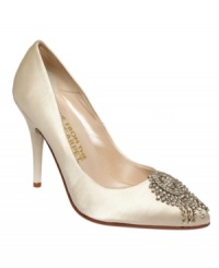 Beautiful rhinestones decorate the vamp of E! Live From the Red Carpet's E0017 evening pumps for a look that's truly unforgettable. Beautiful rhinestones decorate the vamp of E! Live From the Red Carpet's E0017 evening pumps for a look that's truly unforgettable.
