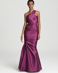 Make nothing less than a grand entrance in this standout ML Monique Lhuillier gown, boasting dramatic pleating and a grandiose trumpet skirt. Make nothing less than a grand entrance in this standout ML Monique Lhuillier gown, boasting dramatic pleating and a grandiose trumpet skirt.