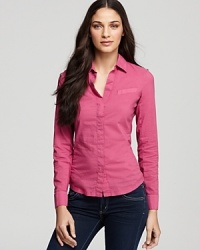 Well tailored for an extra-feminine fit, this rosy-hued James Perse shirt works seven days a week. Well tailored for an extra-feminine fit, this rosy-hued James Perse shirt works seven days a week.