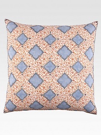 Delicate wildflowers form the backdrop for shapely quatrefoils in this charming hand block-printed pattern with hand-stitched details and edging.Hidden zip closure26 X 26Linen/cottonMachine washImported Delicate wildflowers form the backdrop for shapely quatrefoils in this charming hand block-printed pattern with hand-stitched details and edging.Hidden zip closure26 X 26Linen/cottonMachine washImported