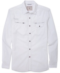 It's all in the details with this zip pocketed long-sleeved shirt from Guess Jeans. It's all in the details with this zip pocketed long-sleeved shirt from Guess Jeans.