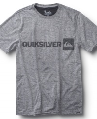 Kick up your casual wardrobe with the signature wave logo on this Quiksilver T shirt. Kick up your casual wardrobe with the signature wave logo on this Quiksilver T shirt.