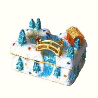 Christmas Scene Box Swarovski Crystals 24K Gold Jewelry, Trinket or Pill Box figurine Christmas Scene Box Swarovski Crystals 24K Gold Jewelry, Trinket or Pill Box figurine