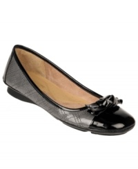 Designer-inspired details--a chic cap toe and delicate bow embellishment on the vamp--create a luxe look for Naturalizer's Cabaret flats. Includes a flex sole for superb comfort. Designer-inspired details--a chic cap toe and delicate bow embellishment on the vamp--create a luxe look for Naturalizer's Cabaret flats. Includes a flex sole for superb comfort.