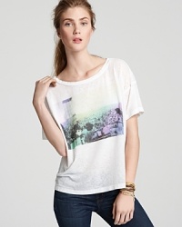 Adopt a rock 'n' roll attitude in this CHASER tee, emboldened by a retro-cool Jefferson Airplane graphic. Adopt a rock 'n' roll attitude in this CHASER tee, emboldened by a retro-cool Jefferson Airplane graphic.