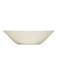 With a minimalist design and unparalleled durability, the Teema pasta bowl makes preparing and serving meals a cinch. Featuring a sleek, angled edge in timeless white porcelain by Kaj Franck for Iittala.