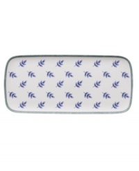 A green edge and blue leaf print in dishwasher-safe porcelain make the Switch 3 sandwich platter a perfect complement to the mix-and-match Villeroy & Boch collection. A green edge and blue leaf print in dishwasher-safe porcelain make the Switch 3 sandwich platter a perfect complement to the mix-and-match Villeroy & Boch collection.