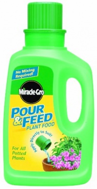 Miracle-Gro 1006001 Pour and Feed Liquid Plant Food Jug, 32-Ounce
