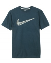 Kick back in casual with this graphic t-shirt from Nike. Kick back in casual with this graphic t-shirt from Nike.