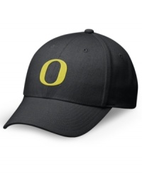 Get in the spirit of the season with this Oregon Ducks football hat from Nike. Get in the spirit of the season with this Oregon Ducks football hat from Nike.