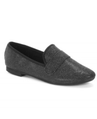 Once a style for the boys, the Elton smoking flats get a girlie makeover by Steve Madden with plenty of glitter and a slimmer silhouette. Once a style for the boys, the Elton smoking flats get a girlie makeover by Steve Madden with plenty of glitter and a slimmer silhouette.