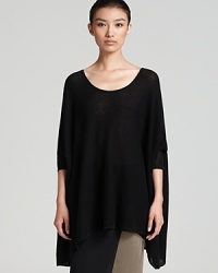 An ultra-soft cotton and cashmere Helmut Lang tunic balances the season's must-have skinny jeans with true ease. Perfect for running errands or brunch dates, this is your new go-to. An ultra-soft cotton and cashmere Helmut Lang tunic balances the season's must-have skinny jeans with true ease. Perfect for running errands or brunch dates, this is your new go-to.