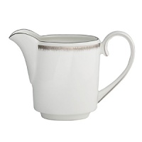 Silver Aster is an updated platinum banded pattern, with an iconic feathering detail. The pattern is a perfect blend of Wedgwood heritage and a contemporary design. Silver Aster is an updated platinum banded pattern, with an iconic feathering detail. The pattern is a perfect blend of Wedgwood heritage and a contemporary design.