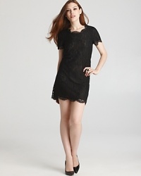 Charm your frock collection with this Joie dress, articulated in romantic lace. Charm your frock collection with this Joie dress, articulated in romantic lace.