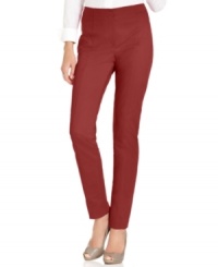 A body-contouring fit with a hint of stretch makes these sleek petite skinny pants from Jones New York ultra flattering. A body-contouring fit with a hint of stretch makes these sleek petite skinny pants from Jones New York ultra flattering.