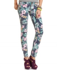Get fab in florals this season! These skinny jeans from Tinseltown feature an array of tropical flowers-perfect for brightening up your fall look. Get fab in florals this season! These skinny jeans from Tinseltown feature an array of tropical flowers-perfect for brightening up your fall look.