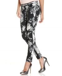An eye-pleasing floral print and slimming skinny silhouette make these petite jeans from Seven7 a real crowd pleaser! An eye-pleasing floral print and slimming skinny silhouette make these petite jeans from Seven7 a real crowd pleaser!
