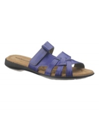 Put a luxurious spin on lounging with the Delite slide sandals by Hush Puppies. An adjustable Velcro® strap and softly-padded insole offer comfort while a quality leather upper conveys sophistication.