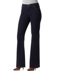 Flatter your figure in Levi's petite jeans with a slimming tummy panel and versatile dark wash. Flatter your figure in Levi's petite jeans with a slimming tummy panel and versatile dark wash.