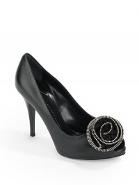 THE LOOKPeep toeNappa leather upperFabric flower with zip detailing on the vampPadded insoleSynthetic heel, 4(100mm)Self-covered platform, ½(15mm)Compares to a 3½ heel(90mm)THE MATERIALLeather upperLeather lining and soleORIGINMade in Italy THE LOOKPeep toeNappa leather upperFabric flower with zip detailing on the vampPadded insoleSynthetic heel, 4(100mm)Self-covered platform, ½(15mm)Compares to a 3½ heel(90mm)THE MATERIALLeather upperLeather lining and soleORIGINMade in Italy