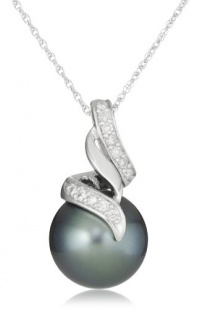 10k Gold Tahitian Cultured Pearl with Diamond Accent Pendant Necklace (1/10 cttw, G-H Color, I2-I3 Clarity), 17