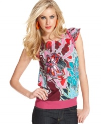 A boldly abstract floral print makes a bright summer statement on this Desigual top -- pair it with your fave denim! A boldly abstract floral print makes a bright summer statement on this Desigual top -- pair it with your fave denim!