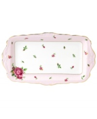 Revive a classic dinnerware pattern with the Vintage sandwich tray. Tiny buds and lush blossoms plucked from Royal Doulton's Old Country Roses collection flower on pink bone china with a ruffled gold edge.