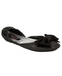 Topped with a bow. Wear Nina's Norway evening flats for a night out or tuck them in your bag for later. Either way, they're going with you. Topped with a bow. Wear Nina's Norway evening flats for a night out or tuck them in your bag for later. Either way, they're going with you.