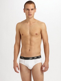 Superior softness and comfort with iconic check detail on the waistband.Elastic waist 95% modal/5% elastaneMachine washImported Superior softness and comfort with iconic check detail on the waistband.Elastic waist 95% modal/5% elastaneMachine washImported