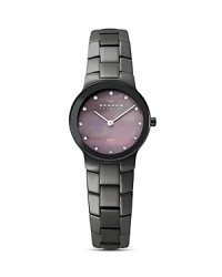 Forward thinking style from Skagen: A beautiful dial with crystal markers, and a classic link band in dark gray. Forward thinking style from Skagen: A beautiful dial with crystal markers, and a classic link band in dark gray.