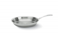 Calphalon Tri-Ply Stainless Steel 10 Omelette Pan - Boxed Calphalon Tri-Ply Stainless Steel 10 Omelette Pan - Boxed